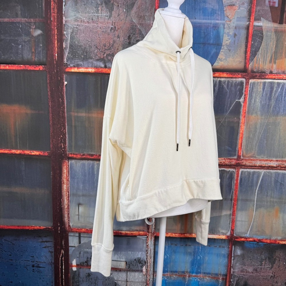 Sweaty Betty Harmonise Luxe Sweatshirt – Medium – White Lily